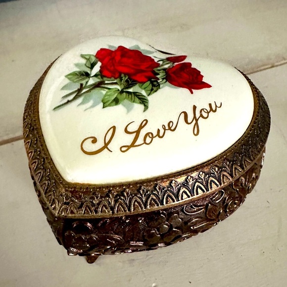 I Love You Porcelain Heart Shaped Music Box Ornate Westland Co. Vintage Japan - Picture 1 of 12